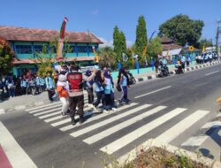 Polsek Tanjung Gelar Giat Rawan Siang di Depan SMPN 1 Tanjung