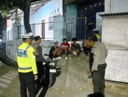 Patroli Harkamtibmas Polres Dompu Intensif Sambangi Titik Keramaian, Edukasi Remaja Cegah Kenakalan dan Gangguan Kamtibmas