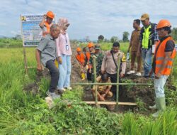 Dukung Kemajuan Sektor Pertanian, Bhabinkamtibmas Polsubsektor Palibelo Hadiri Peletakan Batu Pertama P3-TGAI