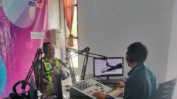 Dialog di Studio RRI Bima,’ Unit Kamsel Satlantas Polres Bima Kabupaten Himbau Masyarakat Tertib Berlalulintas