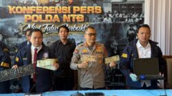 Ditreskrimum Polda NTB Tangkap 4 Tersangka Jaringan Pembuat STNK Palsu