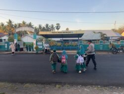 Berikan Rasa Aman Pelajar di Pagi Hari, Polsek Utan Gelar Pengaturan Lalu Lintas di Depan Sekolah