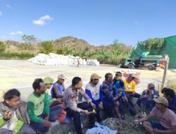 POLMAS HADIR DI TENGAH MASYARAKAT, IPDA I GEDE DARMAYASA SERAP ASPIRASI PETANI JAGUNG DI DESA KOKARLIAN