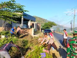 Sinergi Polri, TNI, Pemerintah dan Warga, Gotong Royong Bersihkan Jalan Lintas di Sapugara Bree