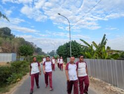 Jaga Kebugaran dan Fisik Personel, Anggota Polres Sumbawa Barat Gelar Olahraga Jalan Sehat