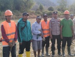 Bhabinkamtibmas Polsek Woha Hadiri peletakan batu pertama program percepatan peningkatan Tata Guna Air Irigasi (P3-TGAI).