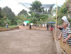 Lomba Gasing Meriah, Babinsa Selelos Pastikan Kegiatan Aman
