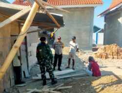 BHABINKAMTIBMAS DAN BABINSA DESA JALA PERKUAT SINERGI, PANTAU PERBAIKAN RUMAH WARGA PENERIMA BANTUAN DANA DESA