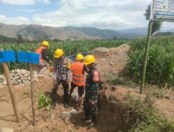 Komitmen Memajukan Sektor Pertanian, Bhabinkamtibmas Polsek Belo Hadiri Peletakan Batu Pertama Program Percepatan Peningkatan Tata Guna Air Irigasi (P3-TGAI).