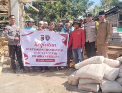 “Polisi Peduli” Kanit Binmas Polsek Donggo Salurkan Bantuan dan Gotong royong Pembangunan Masjid Bersama Warga