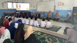 Personel Polsek Sukamulia Berikan Penyuluhan Bahaya Bullying, Miras, dan Narkoba pada Penutupan MPLS SD IT An-Nur NW Padamara