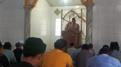 Sampaikan Khutbah Jumat, Kapolsek Labuhan Badas Ajak Jemaah Waspadai Bahaya Narkoba demi Masa Depan Anak