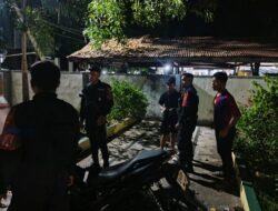 Ciptakan Kondusifitas Dini, Patroli Sat Samapta Polres Sumbawa Sambangi Taman Pertokoan dan Cek Kendaraan Remaja