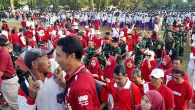 Ribuan Pelajar hingga TNI Padati Jalan Kebangsaan, Mataram Dipenuhi Merah Putih