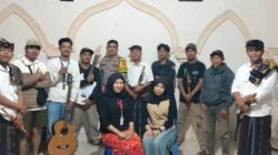 Bhabinkamtibmas Kelurahan Denggen Amankan Penutupan Lomba Karang Taruna Pendekar, Imbau Warga Jaga Kamtibmas
