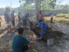 Ditpolairud Polda NTB Bersama TNI dan Masyarakat Gotong Royong Bangun Pagar TPU Desa Calabai