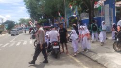 Polsubsektor Raba Laksanakan Gatur Lalin “Rawan Siang”, Berikan Pelayanan Maksimal kepada Pelajar