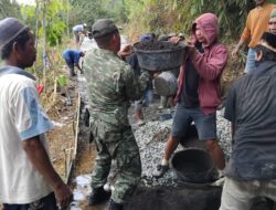 Semangat Gotong Royong Babinsa Percepat Pembangunan Jalan Pelepok