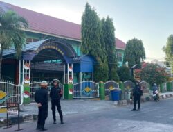 Hadir Berikan Rasa Aman di Jam Rawan Pagi, Sat Samapta Polres Sumbawa Laksanakan Pengaturan dan Penyeberangan Pelajar