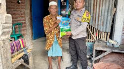 Jumat Berkah, Polmas Kumbe Salurkan Bantuan Beras dan Perkuat Sinergi Kamtibmas