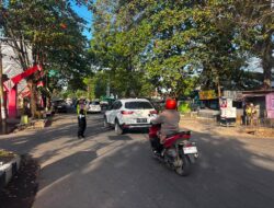 Sat Lantas Polres Dompu Gelar Strong Point Pagi, Ciptakan Kamseltibcarlantas dan Berikan Rasa Aman kepada Masyarakat