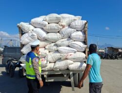Cegah Kecelakaan, Satlantas Polres Bima Kota Ingatkan Sopir Truk Bahaya Overload