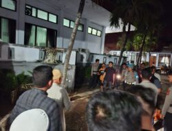 Tim Inafis Temukan Bungkusan Kain Berisi Batu di TKP Dugaan Pembakaran DPRD Bima