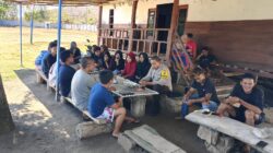 Bhabinkamtibmas Polsek Manggelewa Sambangi Pengelola Ikan, Dukung Ketahanan Pangan