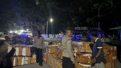 Cegah Gangguan Kamtibmas, Piket Polsek Labuhan Badas Gelar Patroli Blue Light di Permukiman hingga Objek Vital