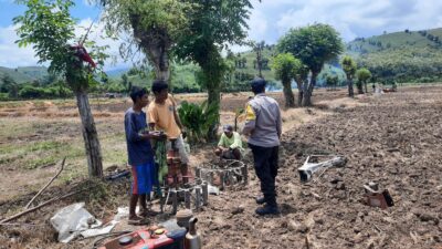 Bhabinkamtibmas Desa Kramat Imbau Petani Bawang Merah Sesuaikan Waktu Tanam dengan Kondisi Cuaca