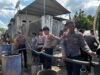 Di Pesisir Wadu Mbolo, Polres Bima Kota Berbagi Air Bersih untuk Warga