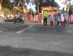 Desa Pohgading Laksanakan Pengaturan Lalu Lintas di Depan SDN 4 Batuyang