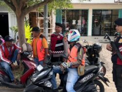 Patroli di Kelurahan Telaga Bertong, Polisi Himbau Pengojek Tertib Berlalu Lintas