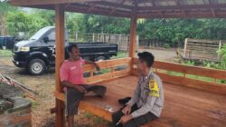 BHABINKAMTIBMAS DESA SONGGAJAH SAMBANGI WARGA, AJAK MANFAATKAN PEKARANGAN UNTUK KETAHANAN PANGAN KELUARGA