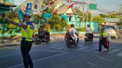 Strong Point Pagi, Sat Lantas Polres Bima Kota Hadir Berikan Pelayanan kepada Masyarakat