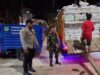 Bhabinkamtibmas Polsek Bolo Monitoring Penyaluran Bantuan Beras Bagi Warga Binaan di Desa Leu