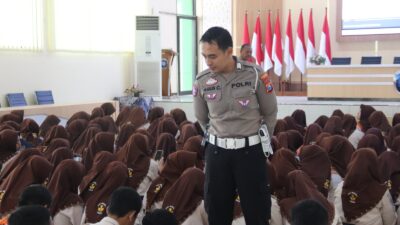 Cetak Generasi Siap Kerja, SMKN 2 Tuban Kenalkan Program AI Kepada Ratusan Pelajar