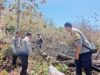 Sigap Tangani Karhutla di Labuhan Alas, Personel Polsek Alas Bersama Damkar dan Warga Padamkan Lahan Kosong