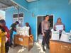 Monitoring Penyaluran Bantuan Beras di Desa Binaannya Bhabinkamtibmas Polsek Woha Sampaikan Himbauan Kamtibmas