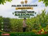 Anggota Polsek Singgahan Polresta Tuban Turun Cek Tanaman jagung Warga di Desa Tingkis