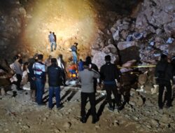 Tertimpa Runtuhan Tambang Emas di Lantung, Tiga Penambang Meninggal Dunia dan Enam Orang Mengalami Luka-Luka