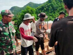 Hadir Ditengah Masyarakat, Bhabinkamtibmas Polsek Monta Gotong Royong Bersama Warga Binaan