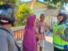 Satlantas Polres Bima Kota Edukasi Warga tentang Helm SNI dan Kelengkapan Kendaraan