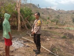 Bhabinkamtibmas Desa Rababaka Sambangi Petani Bawang, Ingatkan Pentingnya Perawatan Tanaman untuk Cegah Gagal Panen