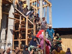 Polsek Pekat Bersama TNI dan Masyarakat Gotong Royong Bangun Masjid At-Taqwa