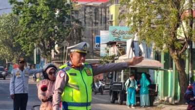 Polsek Rasanae Barat Laksanakan Strong Point Pagi, Wujudkan Kamseltibcarlantas
