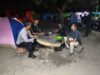 Bhabinkamtibmas Jambu Monitoring Kemah Akbar di Pantai Wadu Jao, Sampaikan Imbauan Keamanan kepada Pengunjung