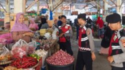 Patroli di Pasar Tanah Mira, Polisi Sapa Pedagang hingga Juru Parkir
