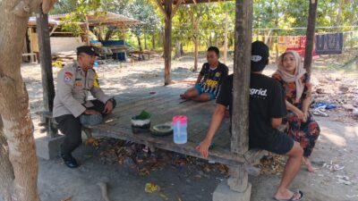 Sambangi Warga Dusun Mandar, Bhabinkamtibmas Labuhan Haji Ajak Masyarakat Jaga Kamtibmas