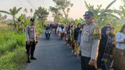 Personel Polsek Selong Lakukan Pengamanan Tradisi Nyongkolan di Lombok Timur